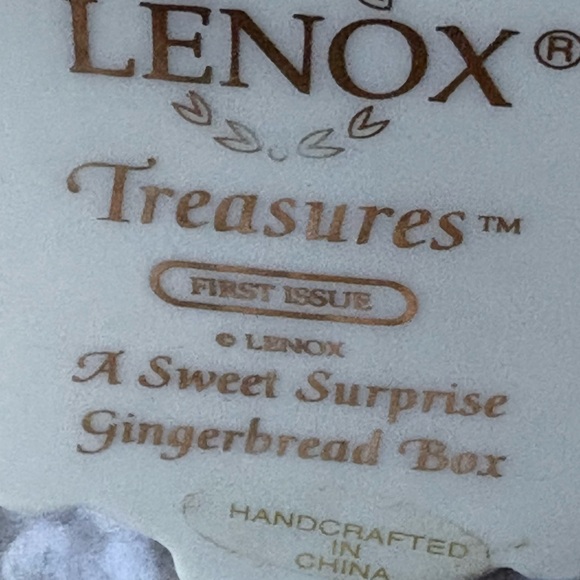 Lenox Treasures Gingerbread Box with Gold Accents  A great gift! - Picture 5 of 7